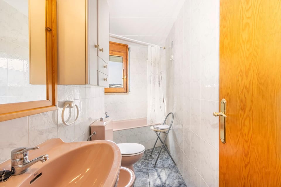 Bathroom, Living room