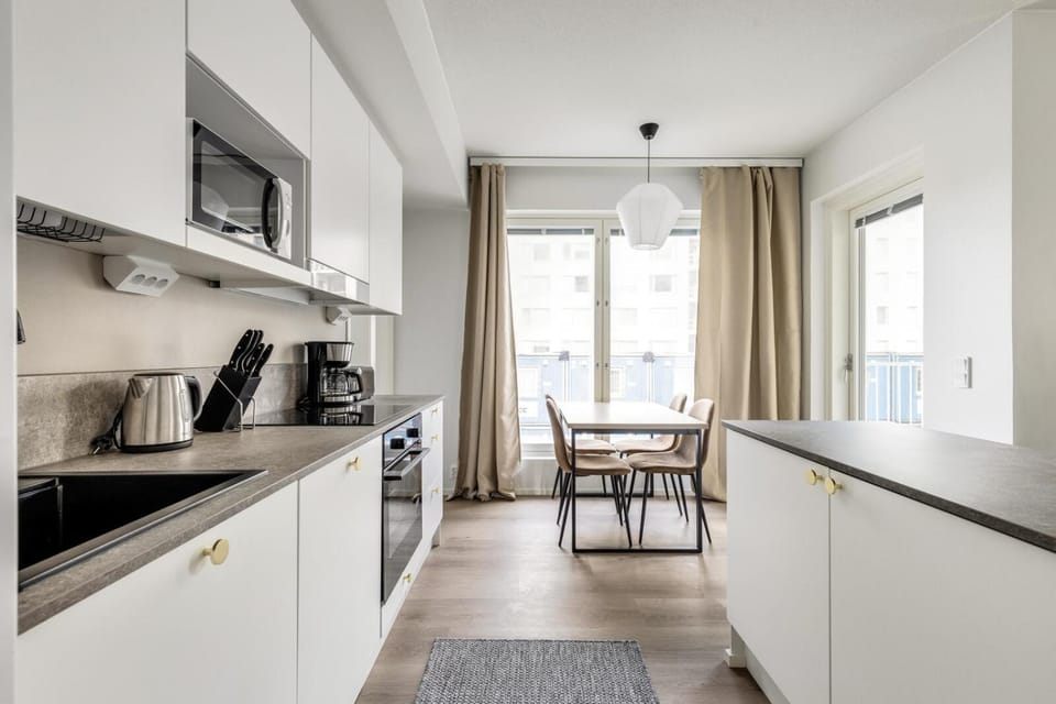 Coffee/tea facilities, Kitchen or kitchenette, Dining area, oven, stove, toaster