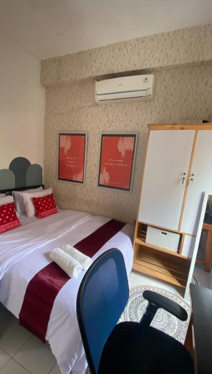 DYAZA LV Grogol Guest House Bed and Breakfast in Jakarta