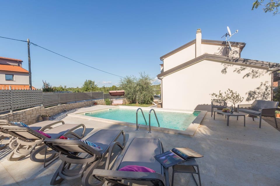 Malerische Villa mit Privatpool, mediterranem Garten, Outdoor-Kueche, Waschmaschine, Trockner House in Istria County