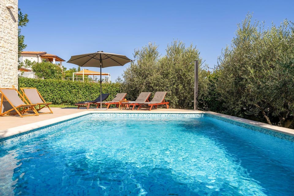 Idyllische Villa mit Panorama Meerblick, Privatpool, Babybett, Aussendusche, umgeben von Oleander und Oliven House in Istria County