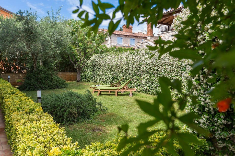 Mediterranes Ferienhaus mit Loungebett, BBQ, privatem Garten, Waschmaschine, klimatisierten Schlafzimmern House in Istria County