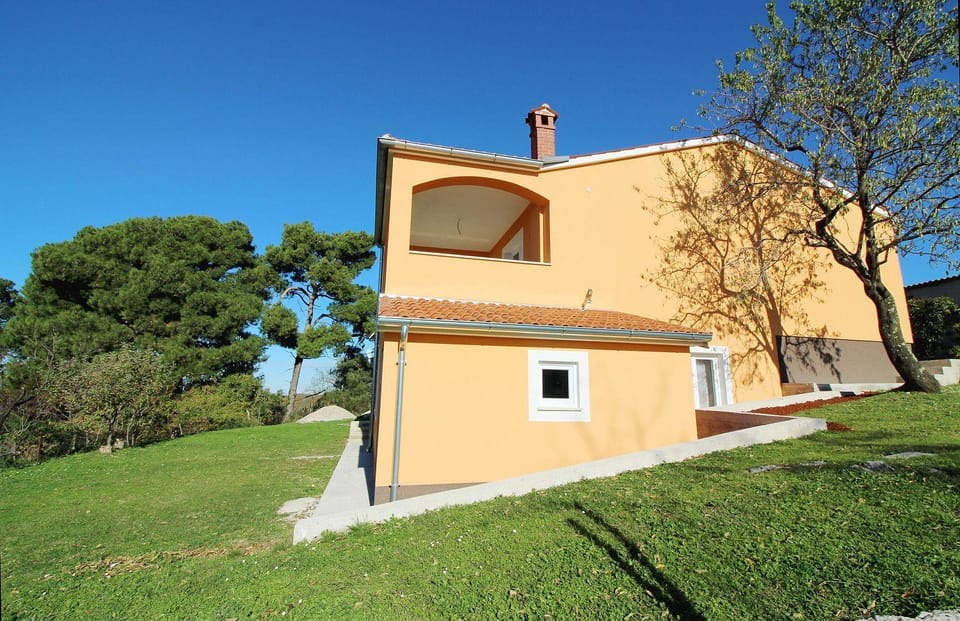 Charmantes Ferienhaus mit Meerblick, 2 Fahrraeder, Grill, privater Balkon, Waschmaschine House in Istria County