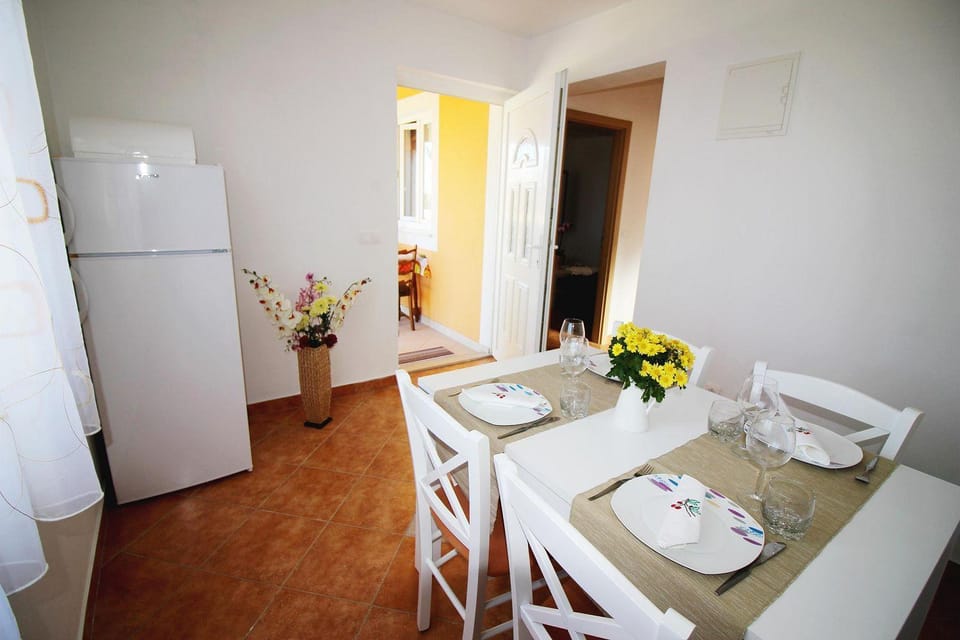 Charmantes Ferienhaus mit Meerblick, 2 Fahrraeder, Grill, privater Balkon, Waschmaschine House in Istria County