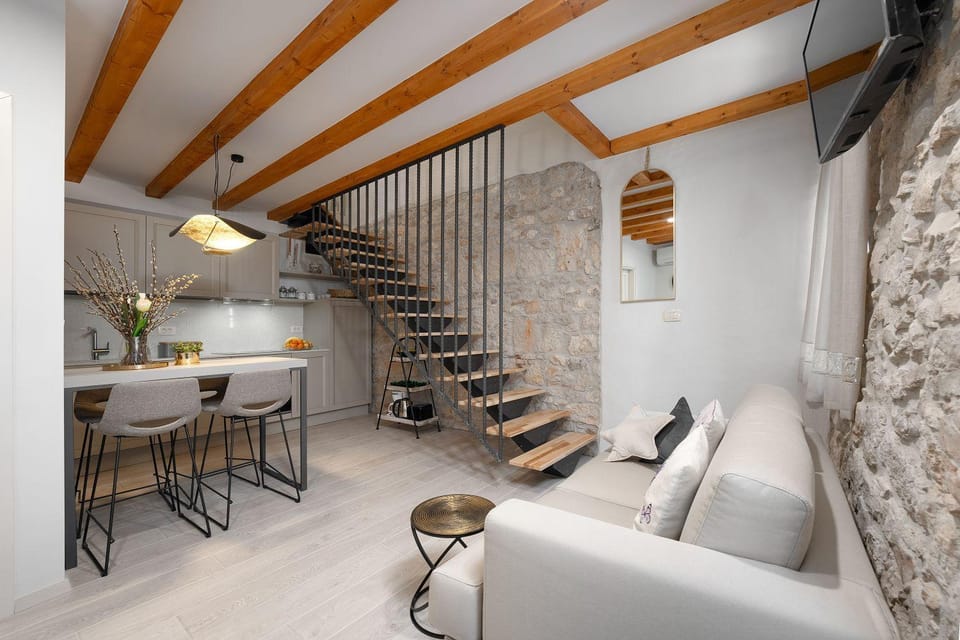 Exquisites Apartment im Herzen von Porec mit Meerblick, nur 150 Meter zum Strand Apartment in Poreč