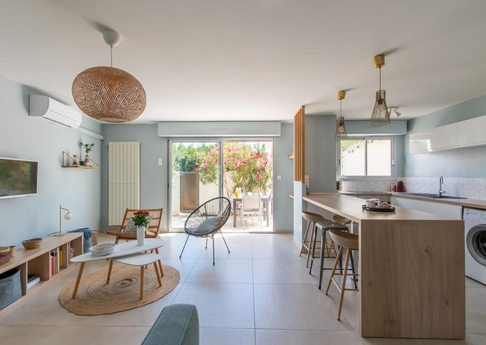 Patio, TV and multimedia, Living room, Dining area, heating, internet, air conditioner