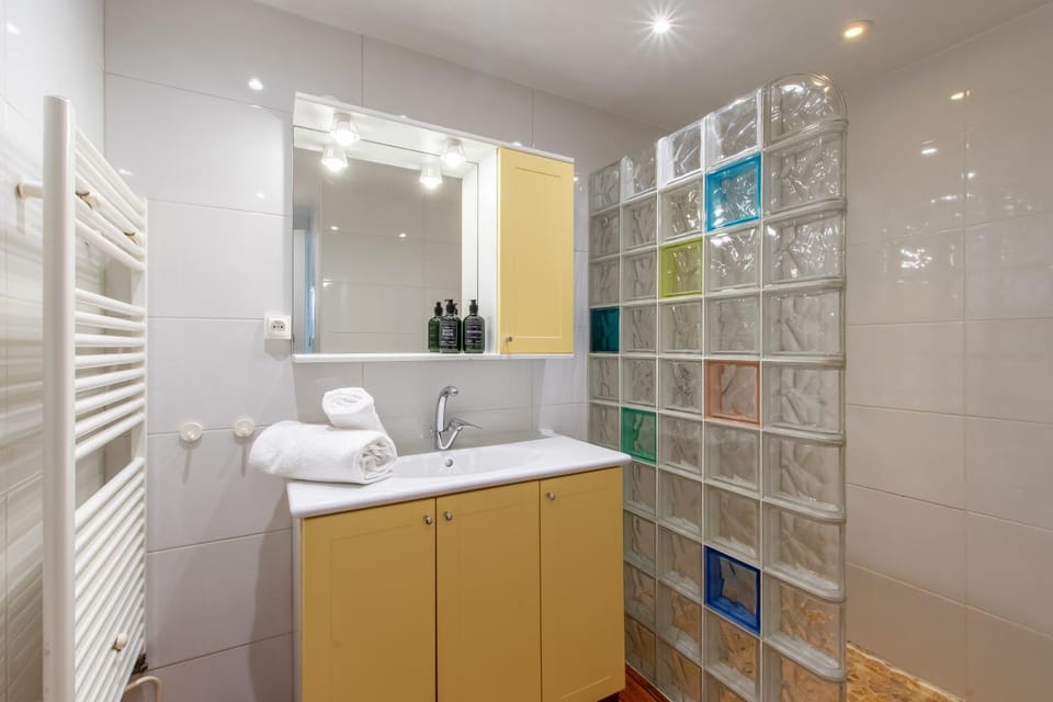 Shower, Bathroom, towels
