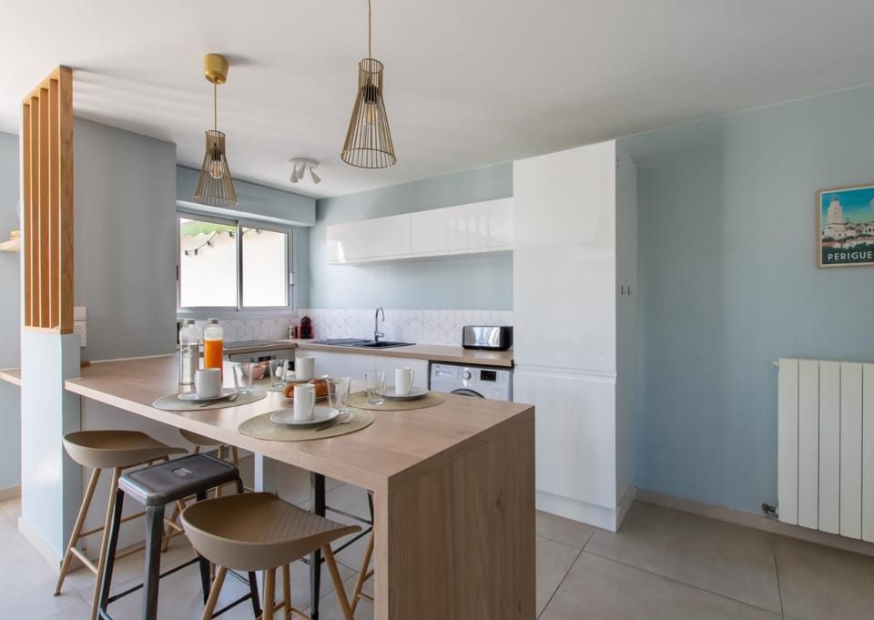 Coffee/tea facilities, Kitchen or kitchenette, Dining area, Beach, On site, Sunset, concierge, dishwasher, pet friendly, washing machine