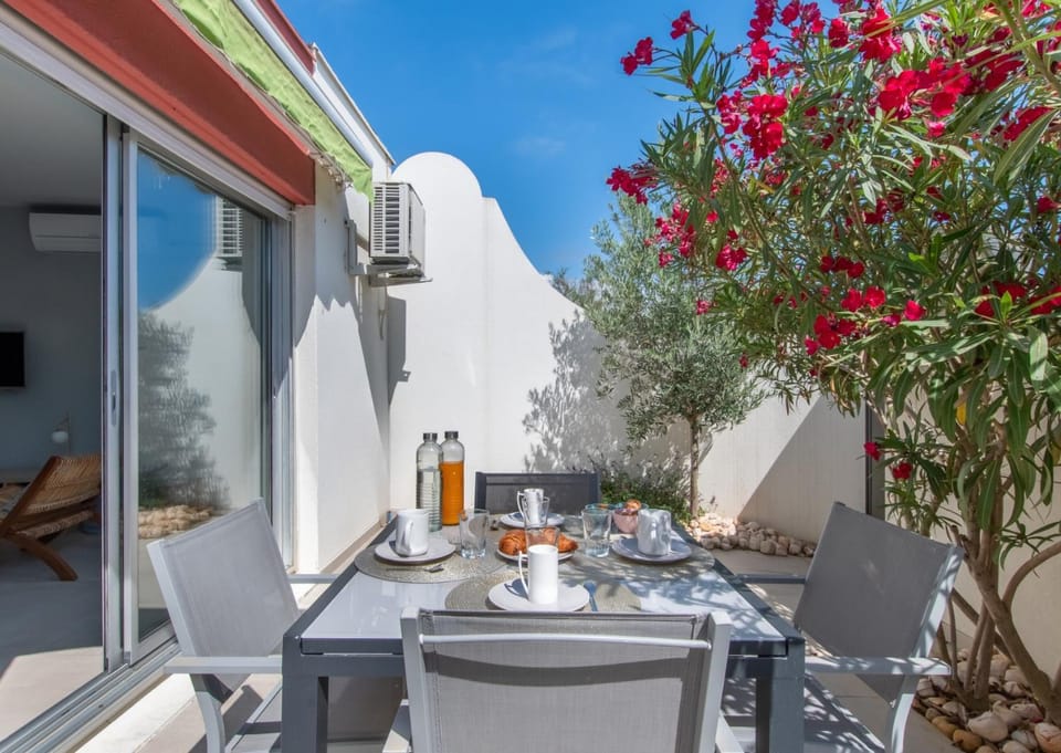 Patio, Dining area