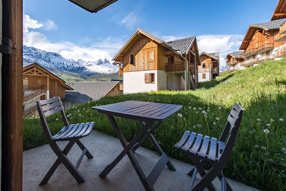 Apartment for 6 to 8 people in Albiez Apartment in Auvergne-Rhône-Alpes