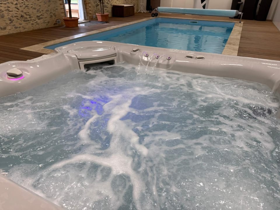 Hot Tub, Swimming pool