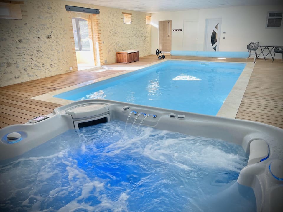 Hot Tub, Swimming pool