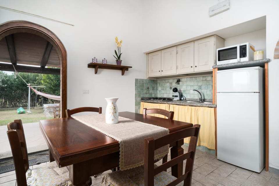 Property building, Kitchen or kitchenette, Living room