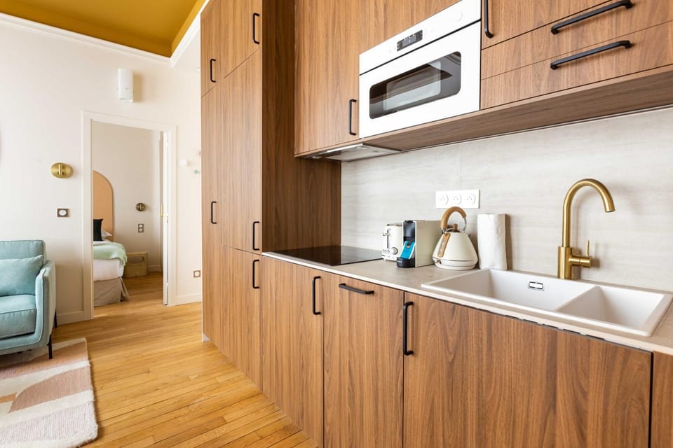 Coffee/tea facilities, Kitchen or kitchenette, stove, toaster