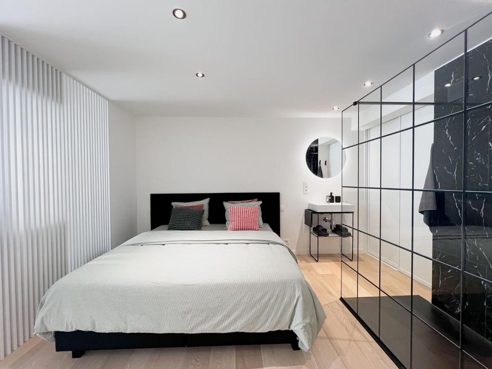 Shower, Bedroom