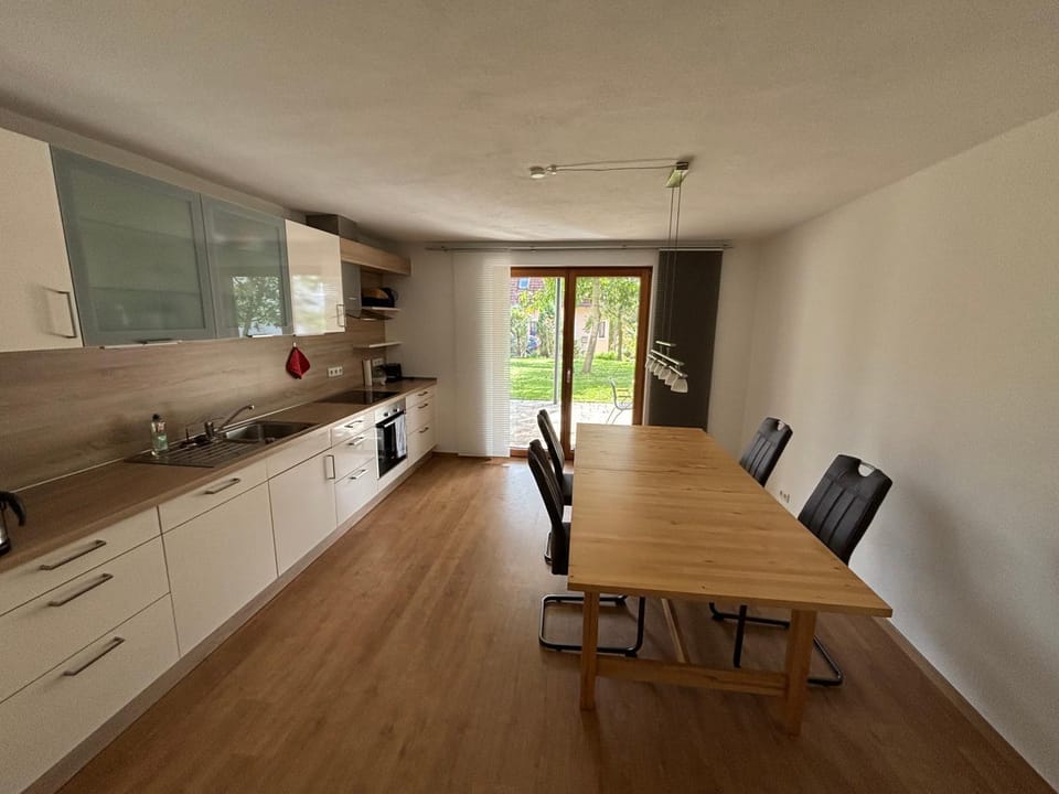 Kitchen or kitchenette, Seating area, Dining area