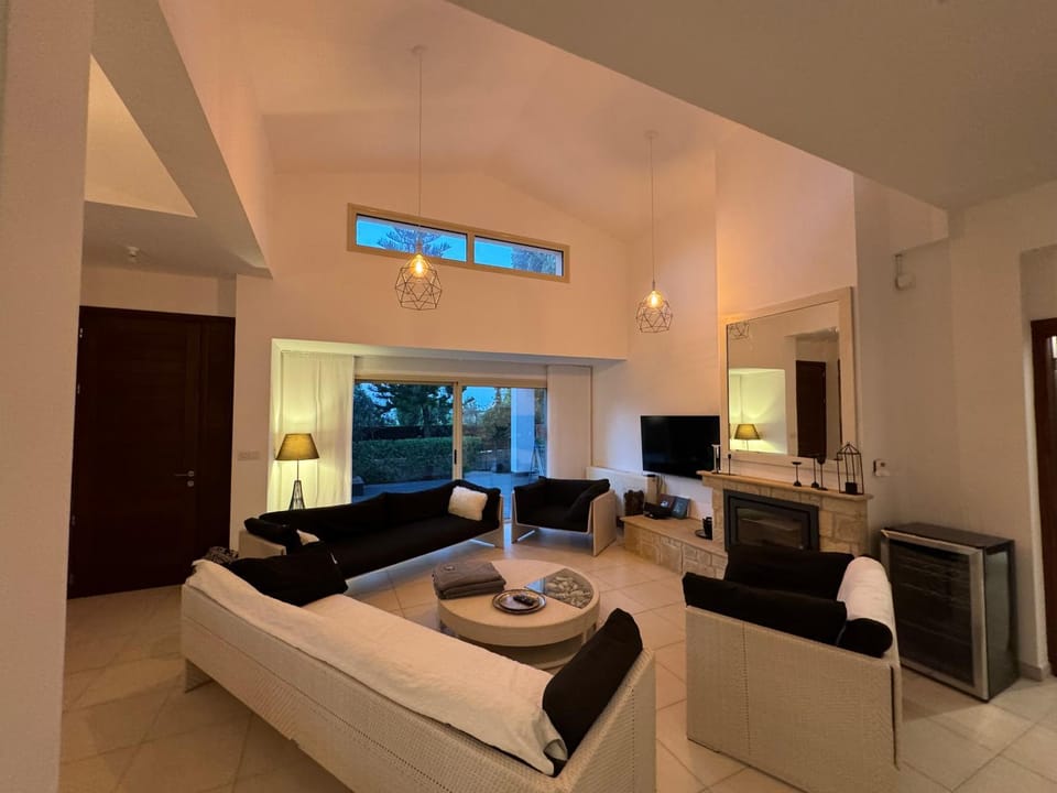 Communal lounge/ TV room, TV and multimedia, Evening entertainment