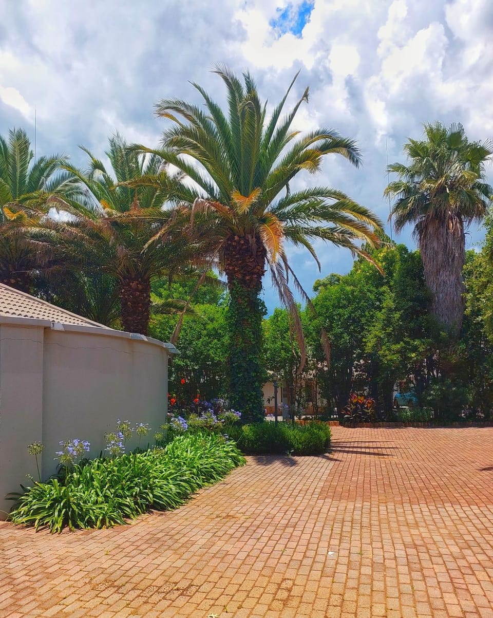 Day, Garden