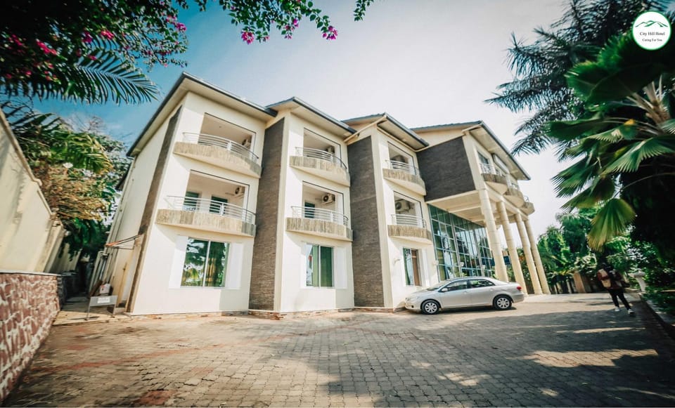 Property building, Restaurant/places to eat, Lobby or reception, Street view, Swimming pool, Breakfast, Parking