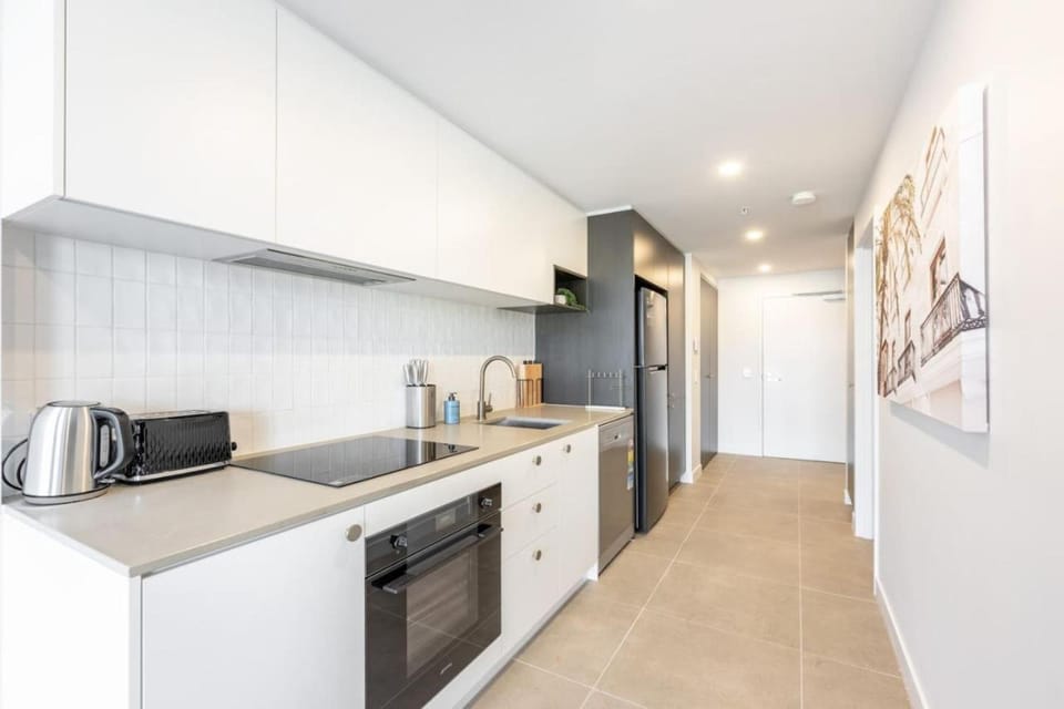 Modern Homy 1B1B APT Pool Gym Cinema Westfield Cafe Apartment in Canberra
