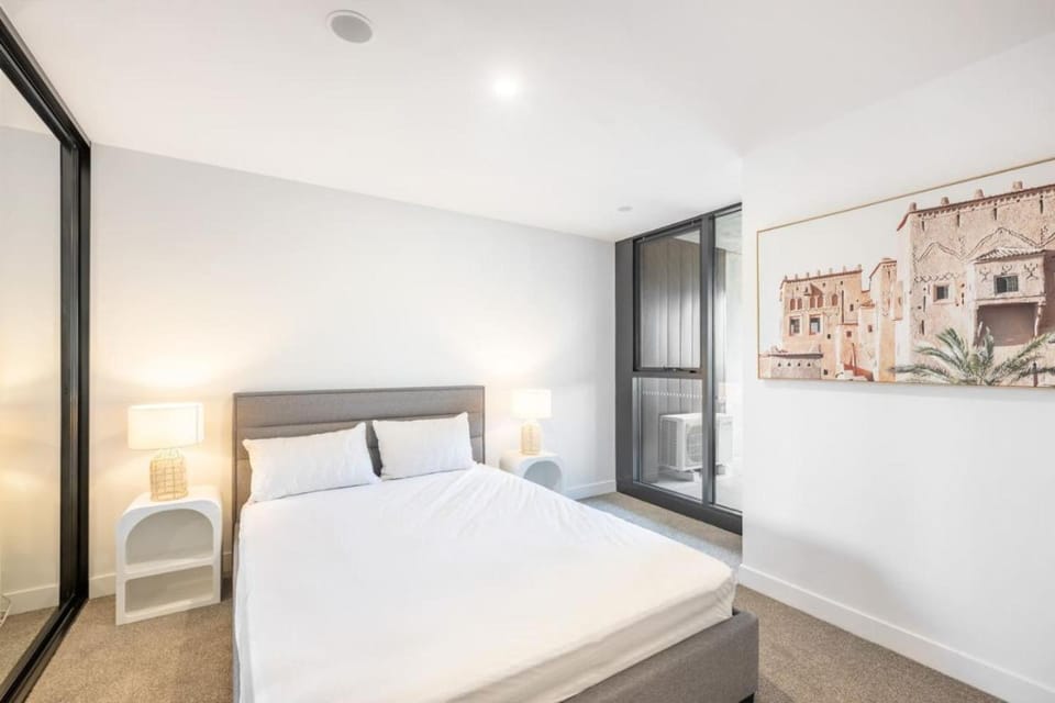 Modern Homy 1B1B APT Pool Gym Cinema Westfield Cafe Apartment in Canberra