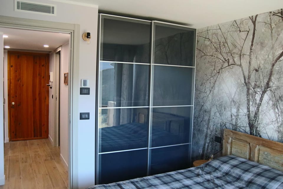 Bed, Photo of the whole room, Bedroom, locker, wardrobe