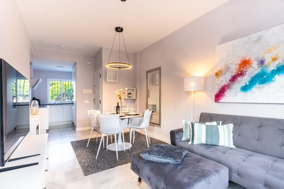 TV and multimedia, Kitchen or kitchenette, Living room, Seating area, Dining area