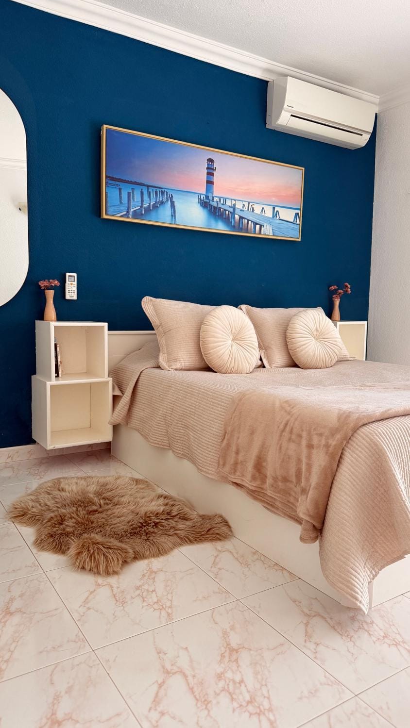 Bed, Photo of the whole room, Bedroom, air conditioner