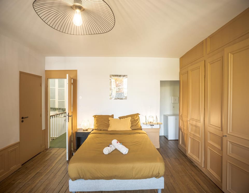 Bed, Bedroom, towels, wardrobe
