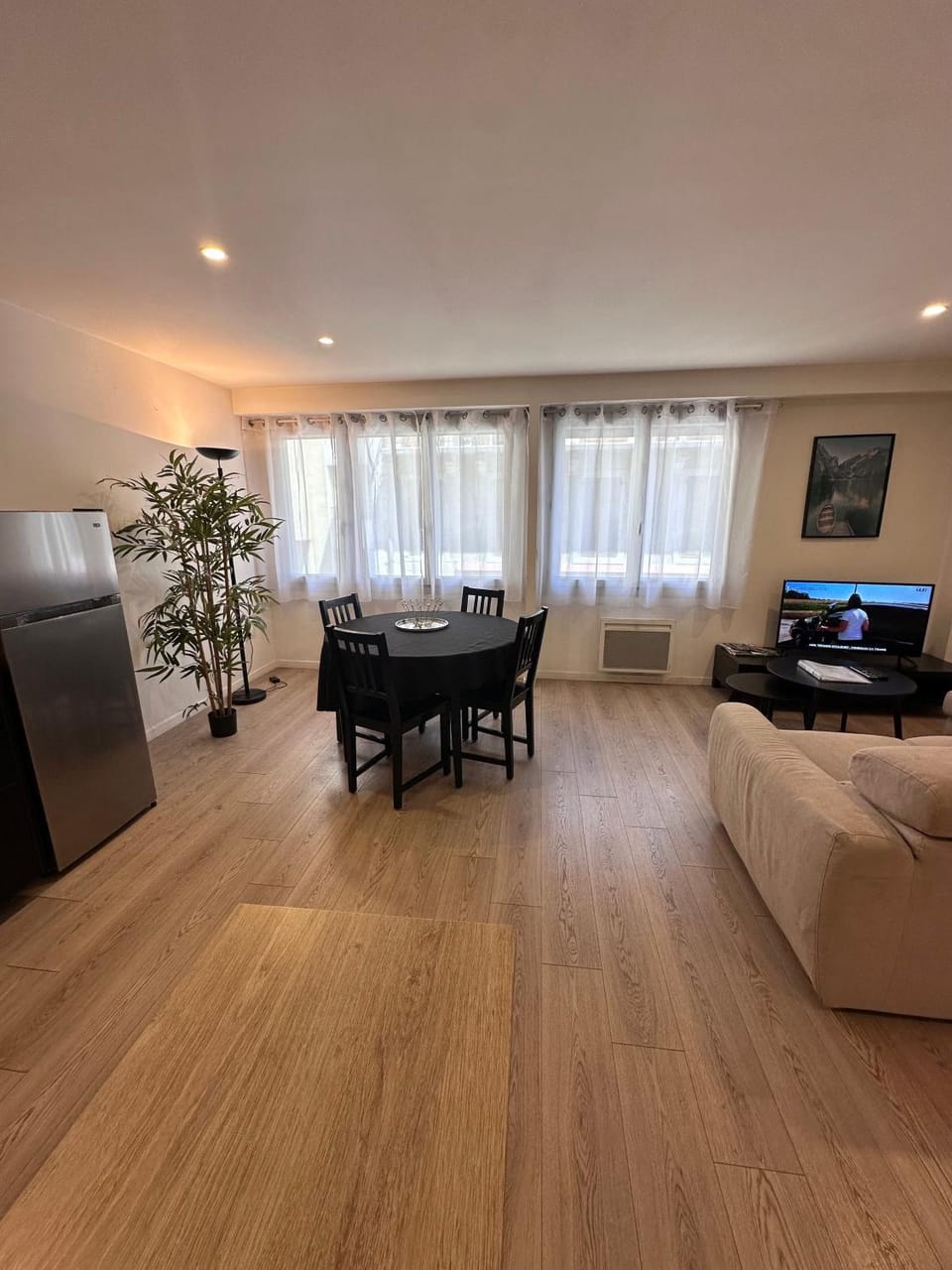 Living room, Seating area, Dining area