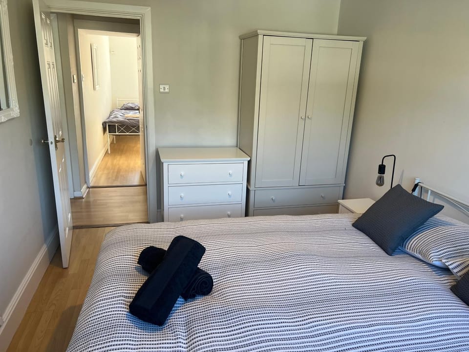 Cozy Maisonette in Langley Vale Apartment in Epsom