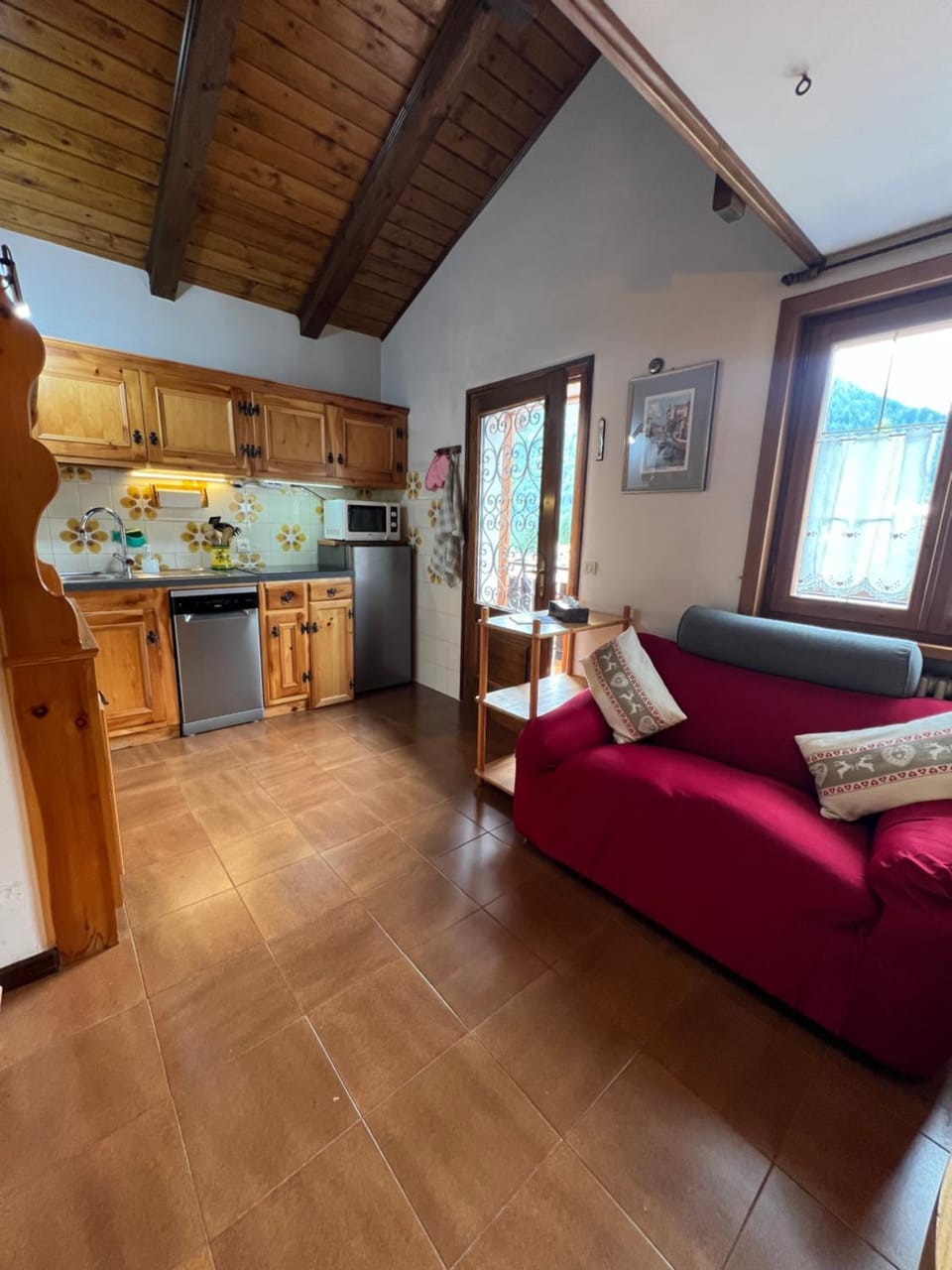 Kitchen or kitchenette, Living room, Dining area, dishwasher, pet friendly, stove