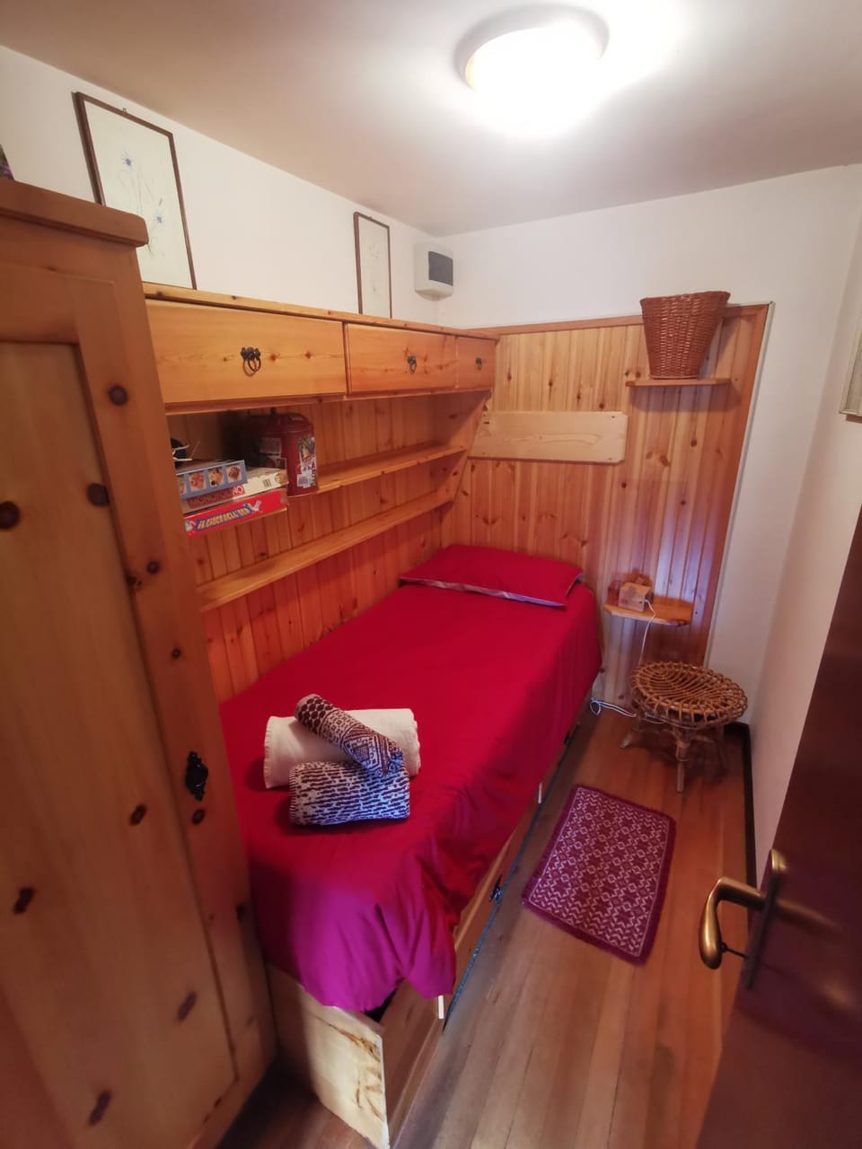 Bed, Photo of the whole room, Bedroom, wardrobe