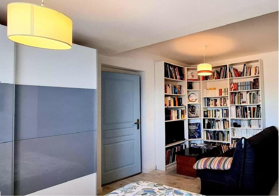 Library, Seating area