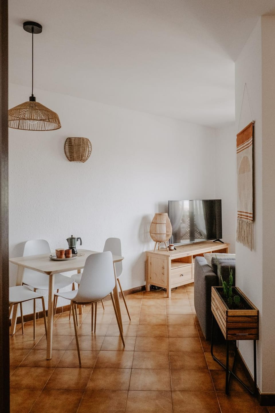 Communal lounge/ TV room, TV and multimedia, Living room, Dining area