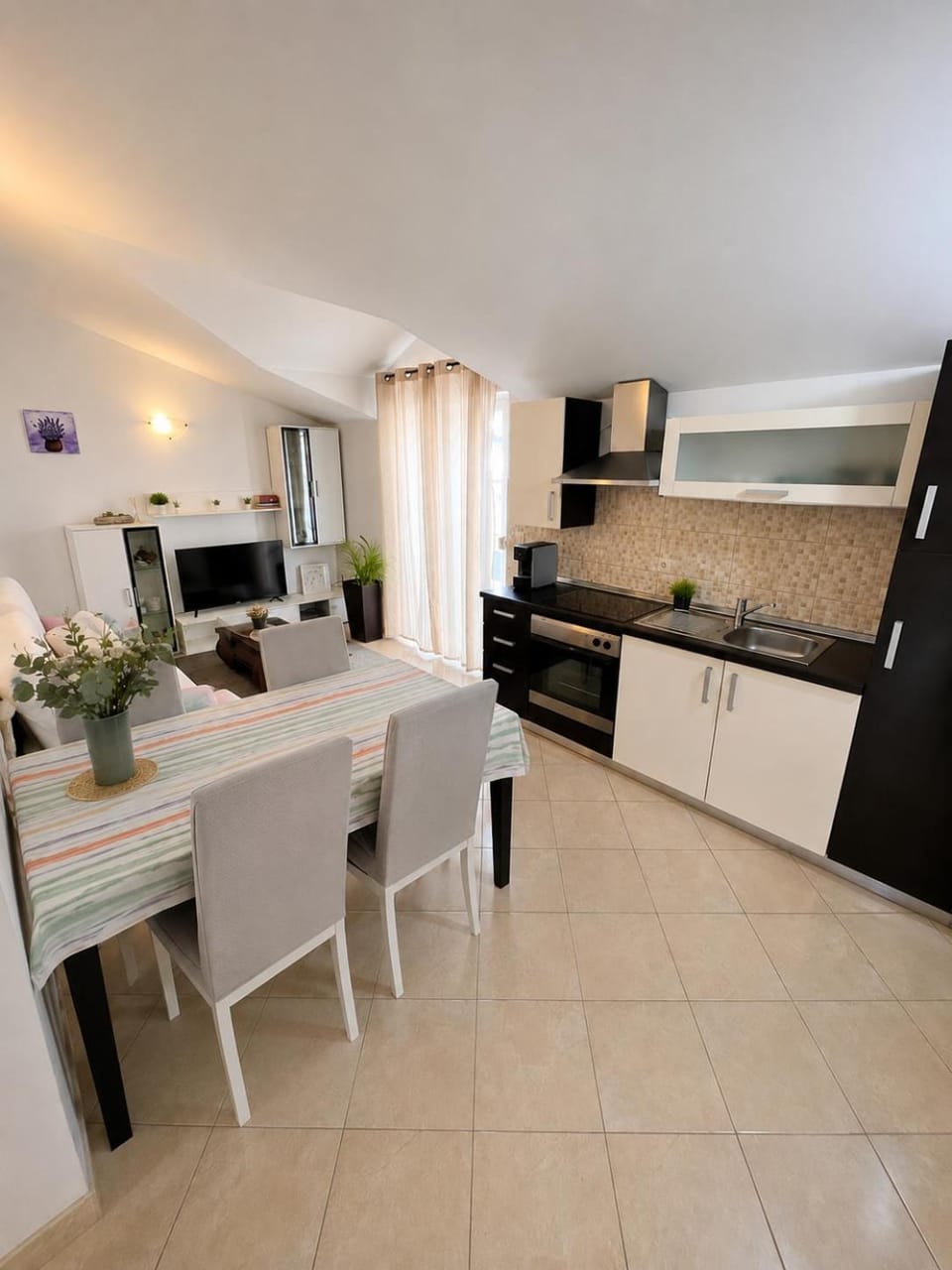 Living room, Dining area, kitchen