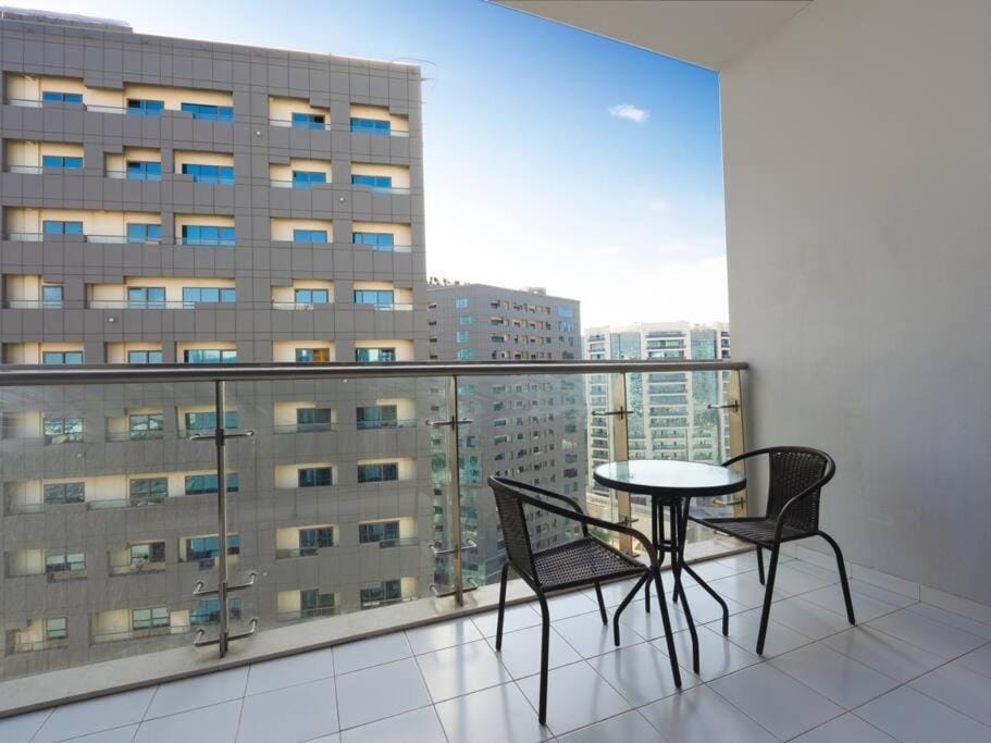 Cozy Studio Business Bay Apartment in Dubai