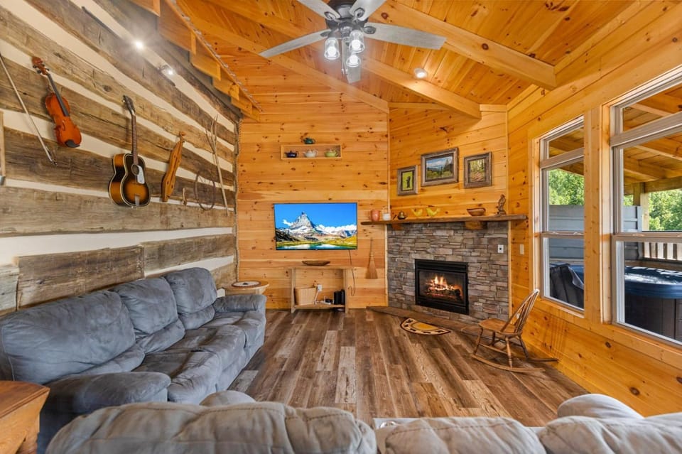 The Homestead - Mountain views from your hot tub! Villa in Gatlinburg