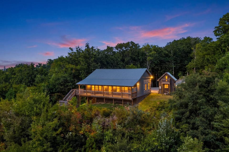 The Homestead - Mountain views from your hot tub! Villa in Gatlinburg