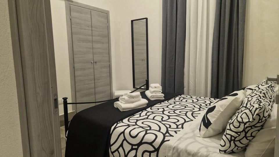 Bed, Photo of the whole room, Bedroom, wardrobe