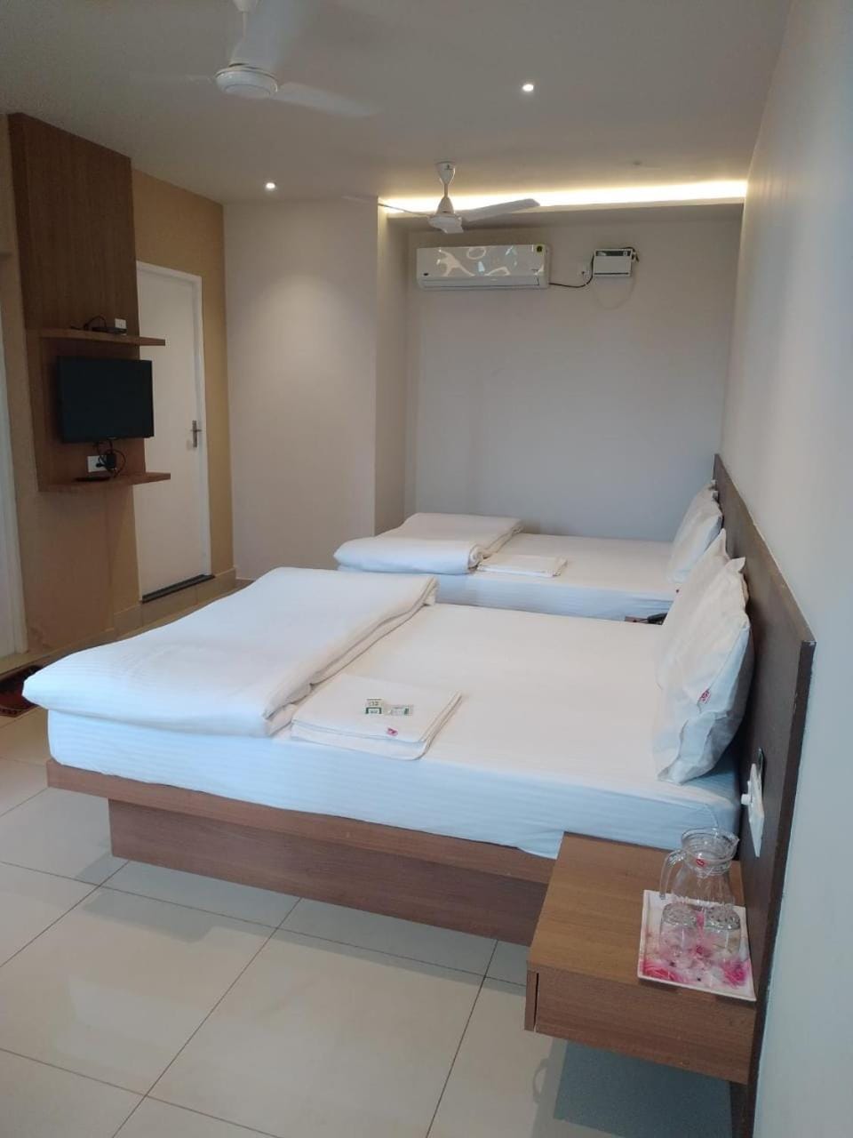 TV and multimedia, Bedroom, air conditioner