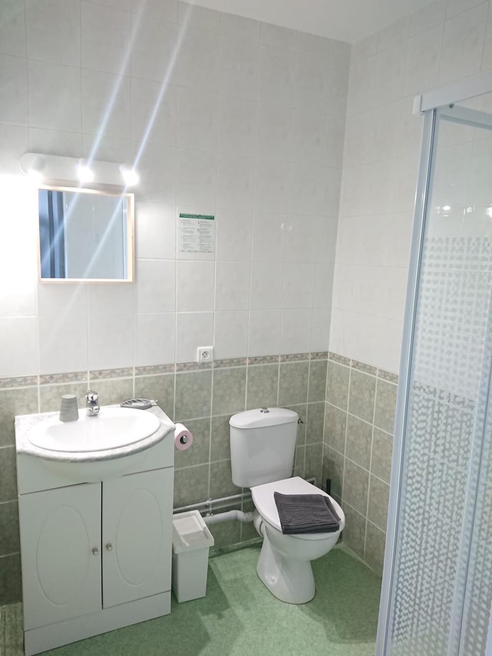 Shower, Toilet