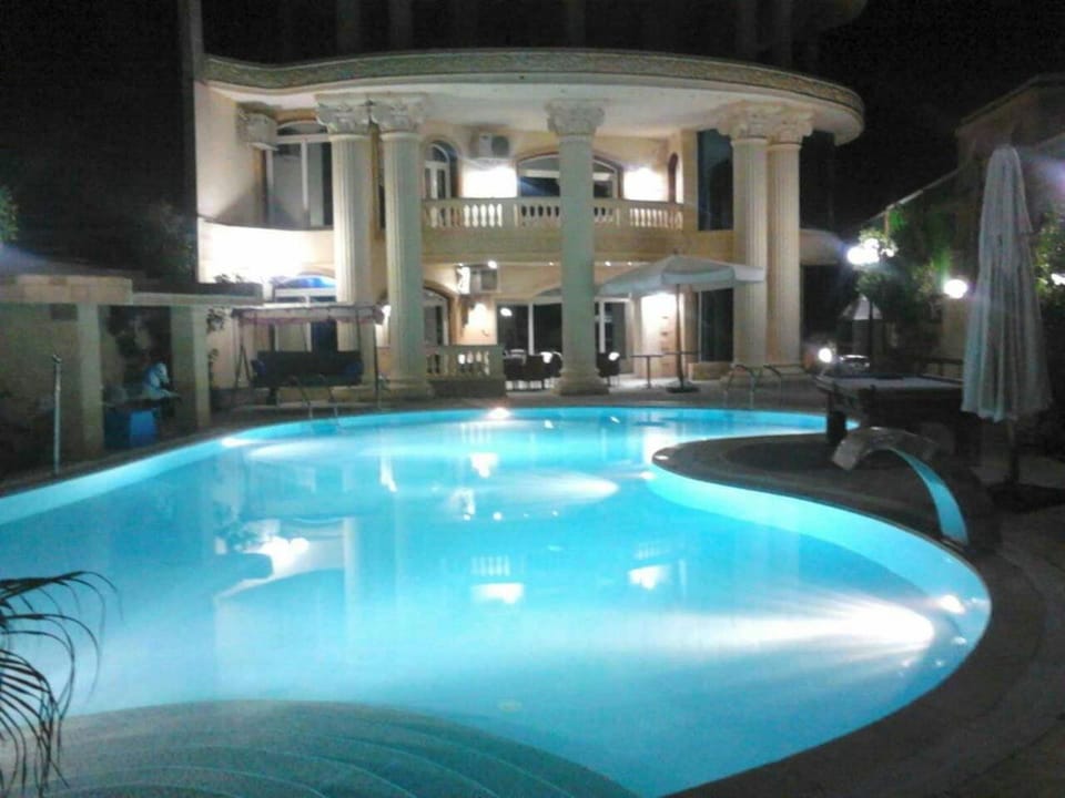Swimming pool, Swimming pool