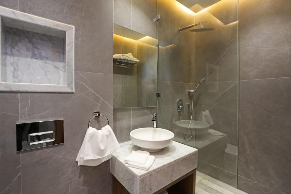 Bathroom, towels