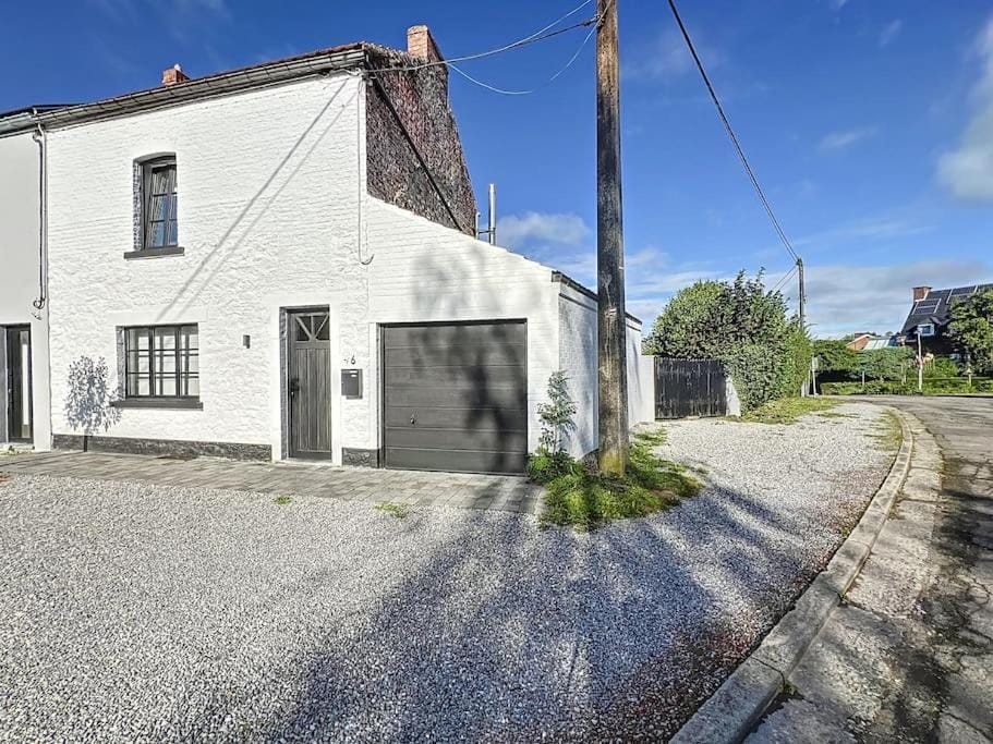 Agréable maison au calme avec jardin privé House in Charleroi