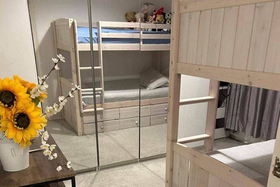 1 Bedroom House - Free Parking Wifi House in London