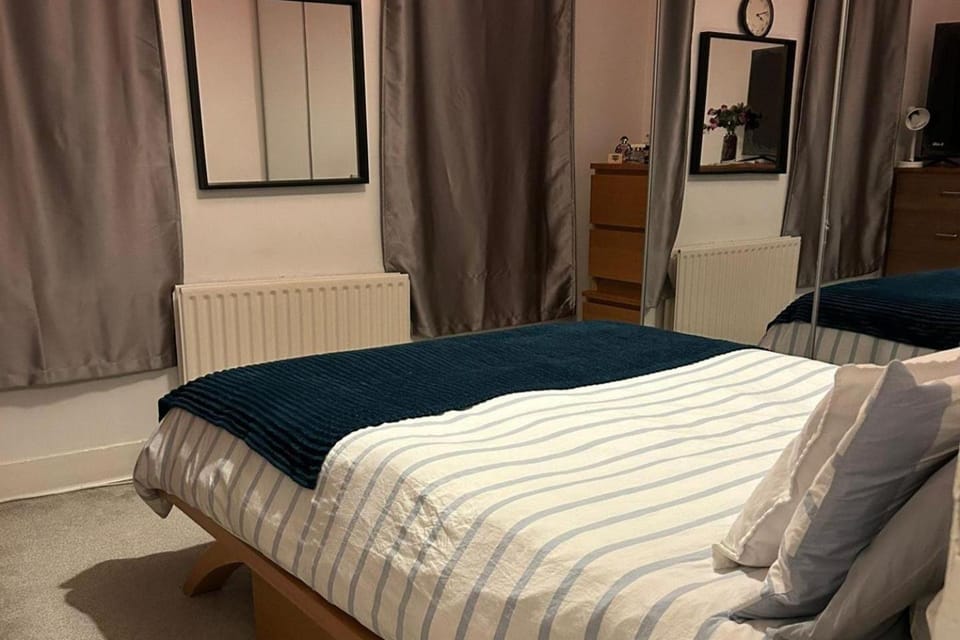 1 Bedroom House - Free Parking Wifi House in London