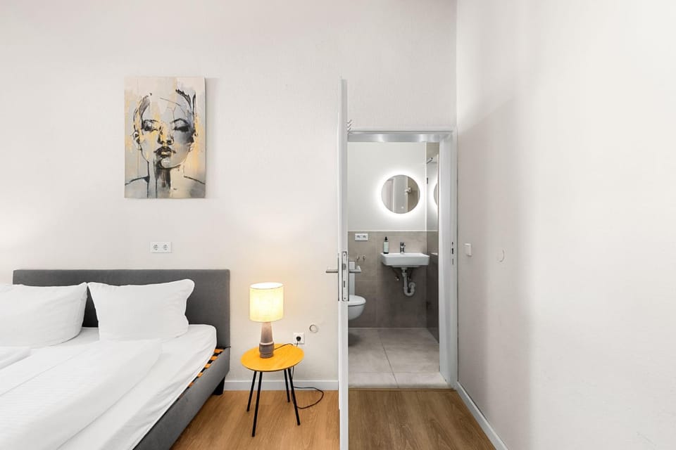 Bed, Bathroom, Photo of the whole room, Bedroom