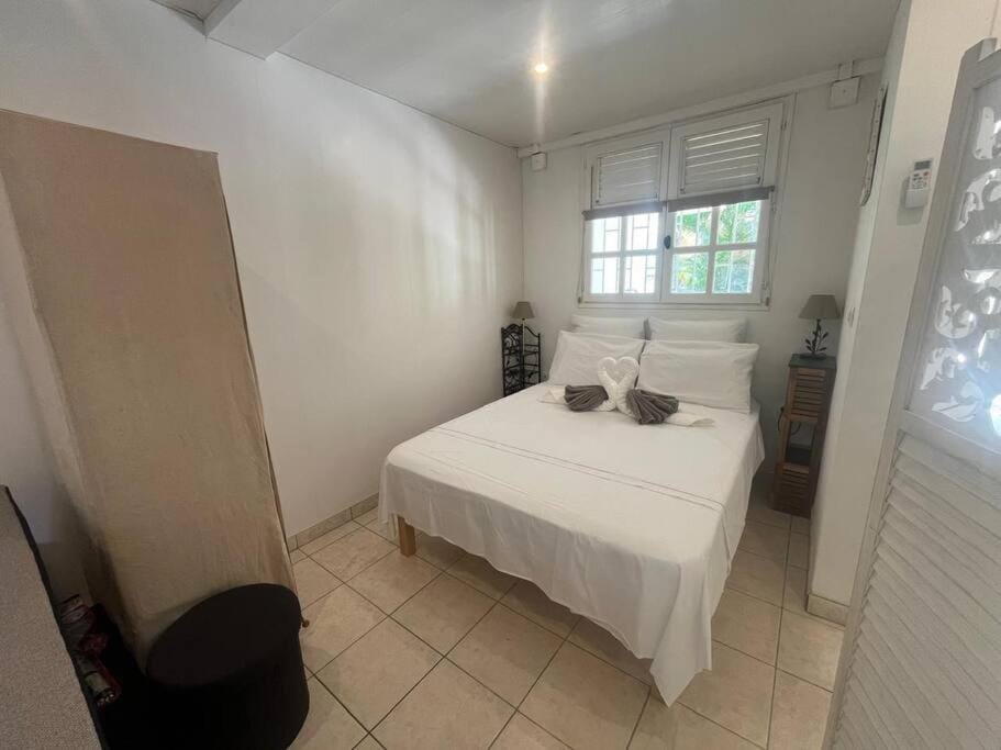 Joli Studio à la Villa l'Ensoleillée avec son grand Jardin Apartment in Fort-de-France