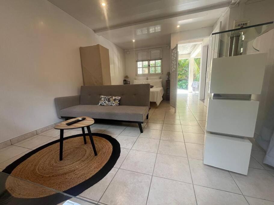 Joli Studio à la Villa l'Ensoleillée avec son grand Jardin Apartment in Fort-de-France